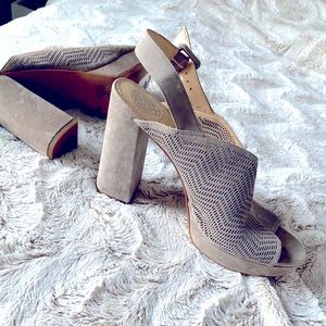 Vince Camuto✨Chunky heel Sandal